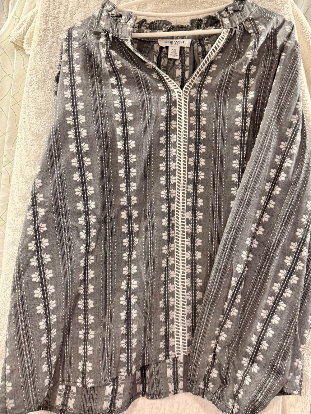 Nine West Jeans XXL Gray Boho Floral V-Neck Long-Sleeve Blouse